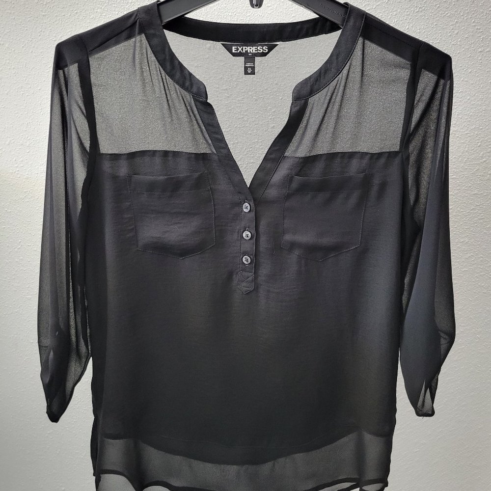 Black three quarter length sleeved top